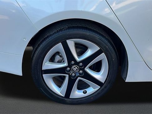 Used 2018 Toyota Prius Three Touring image 4