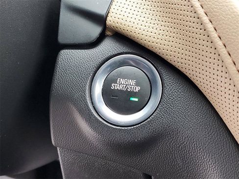 Used 2023 Chevrolet Equinox Premier image 15