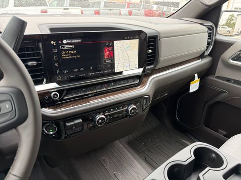 New 2026 GMC Sierra 1500 SLE AWD/4WD image 24