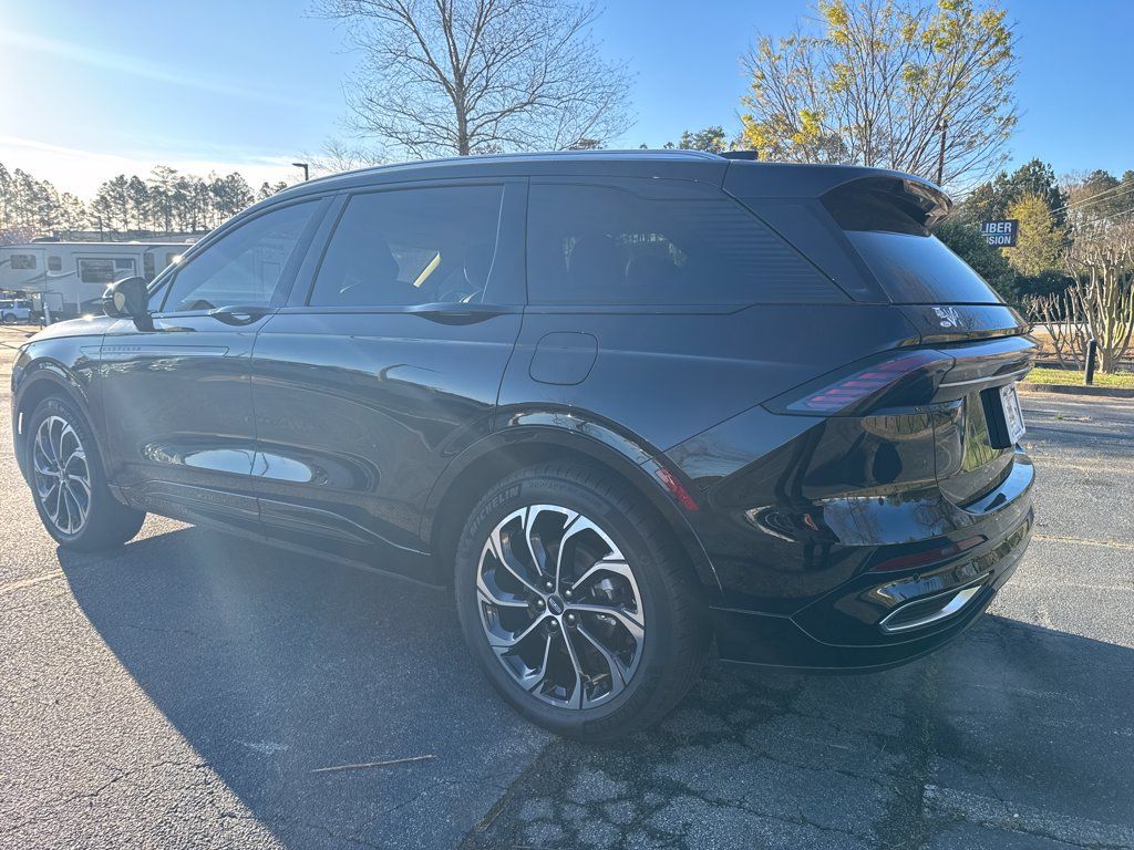 Used 2025 Lincoln Nautilus Reserve AWD/4WD image 9