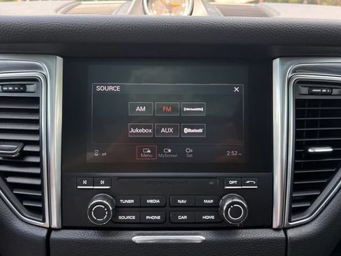 Used 2018 Porsche Macan AWD/4WD image 25