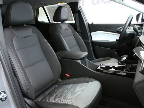Used 2024 Chevrolet Trax LT w/ Driver Confidence Package FWD image 30