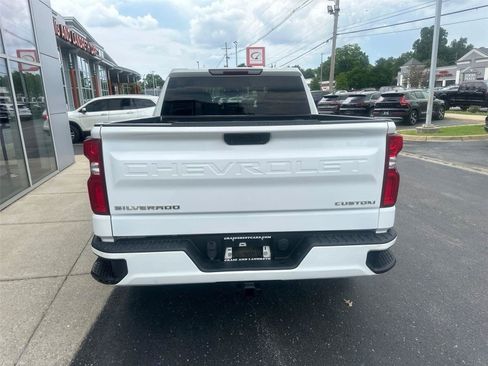 Used 2019 Chevrolet Silverado 1500 Custom w/ Custom Value Package AWD/4WD image 17