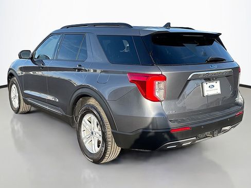 Used 2022 Ford Explorer XLT w/ Equipment Group 202A image 8