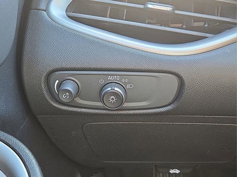 Used 2023 Chevrolet Malibu LT image 25