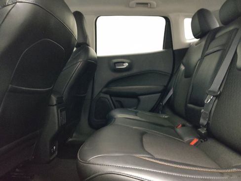 Used 2018 Jeep Compass Latitude w/ Popular Equipment Group FWD image 17