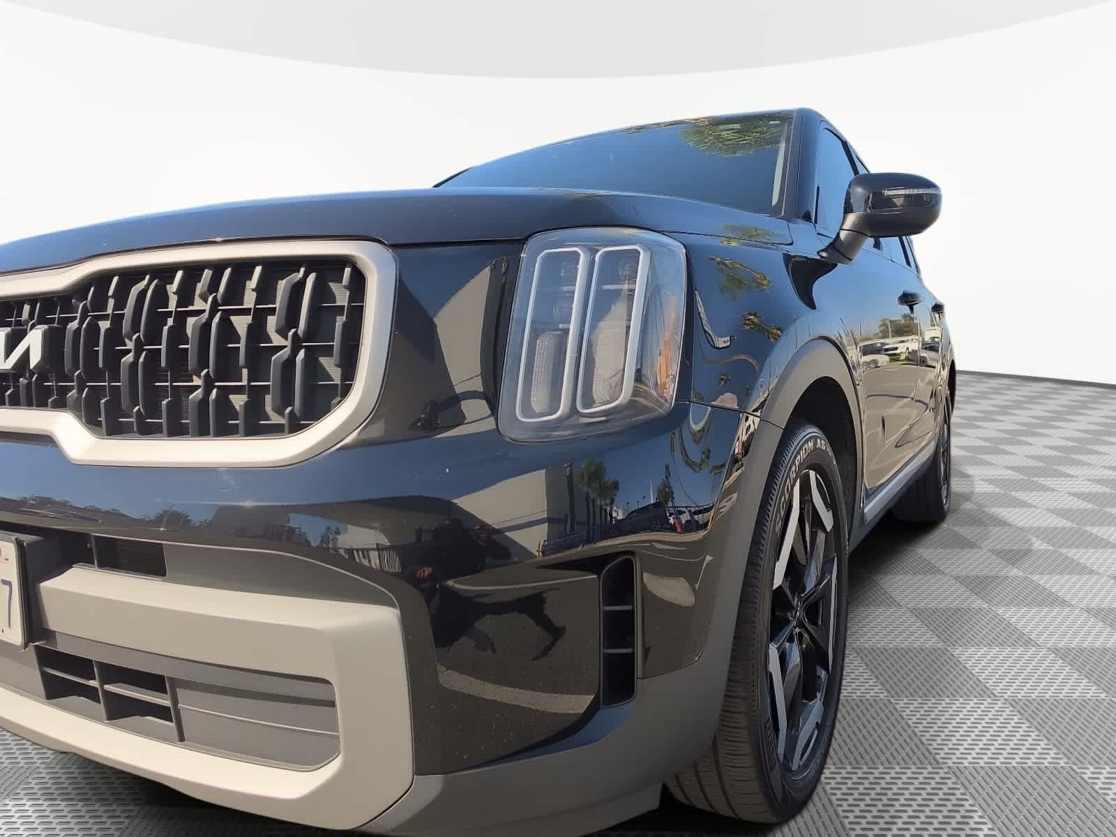 Used 2023 Kia Telluride EX FWD image 4