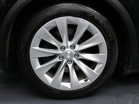 Used 2018 Tesla Model X 75D image 12