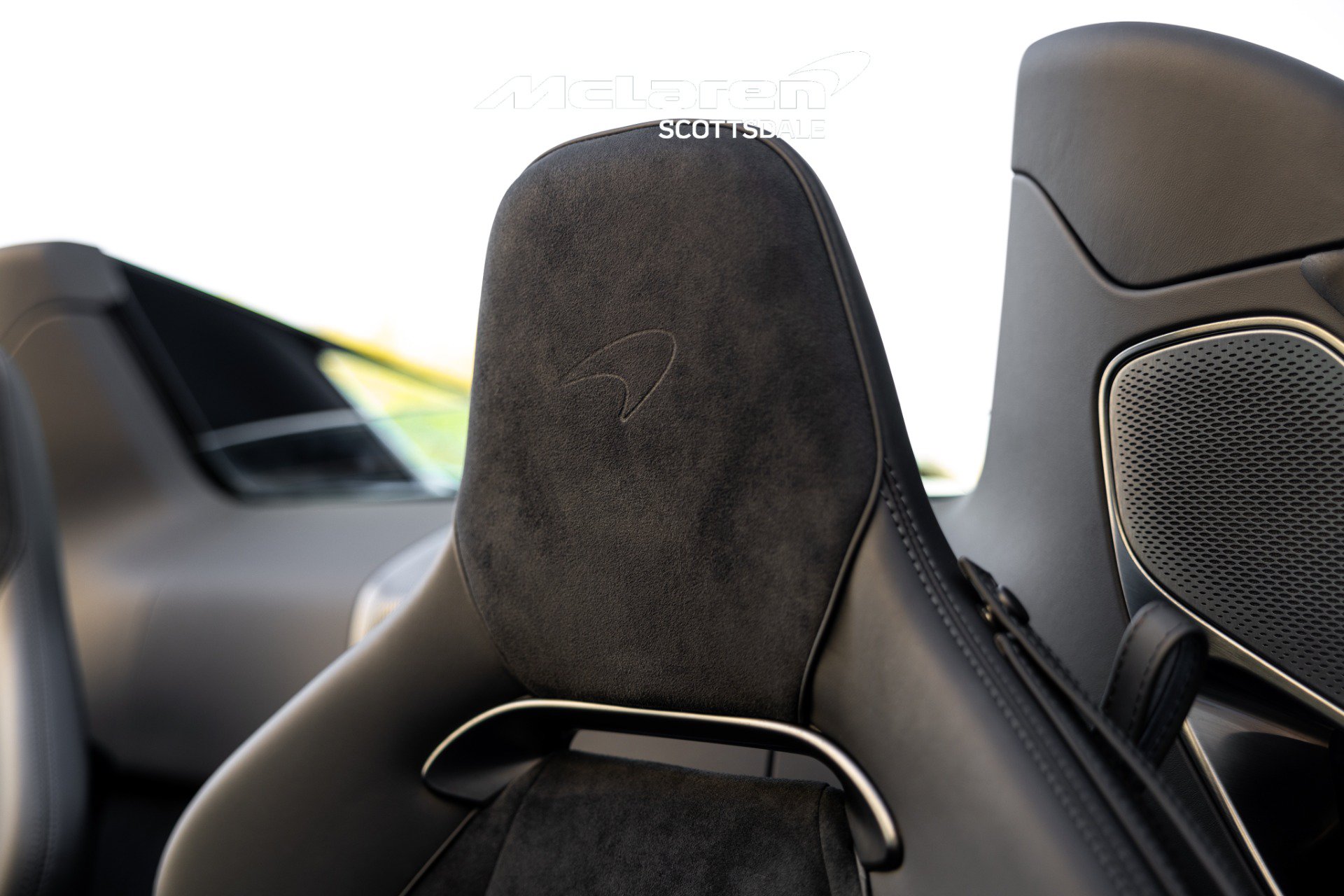 Used 2025 McLaren Artura Spider RWD image 37