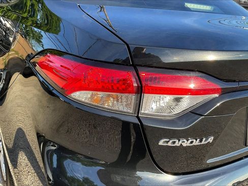 Used 2022 Toyota Corolla LE FWD image 28