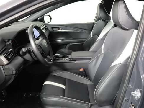 Used 2025 Toyota Camry SE w/ Convenience Package FWD image 16