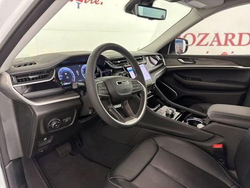 Used 2023 Jeep Grand Cherokee L Limited w/ Luxury Tech Group II RWD image 12