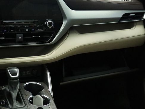 Used 2022 Toyota Highlander Limited image 26