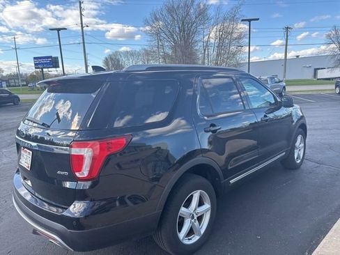 Used 2017 Ford Explorer XLT w/ Equipment Group 202A AWD/4WD image 10
