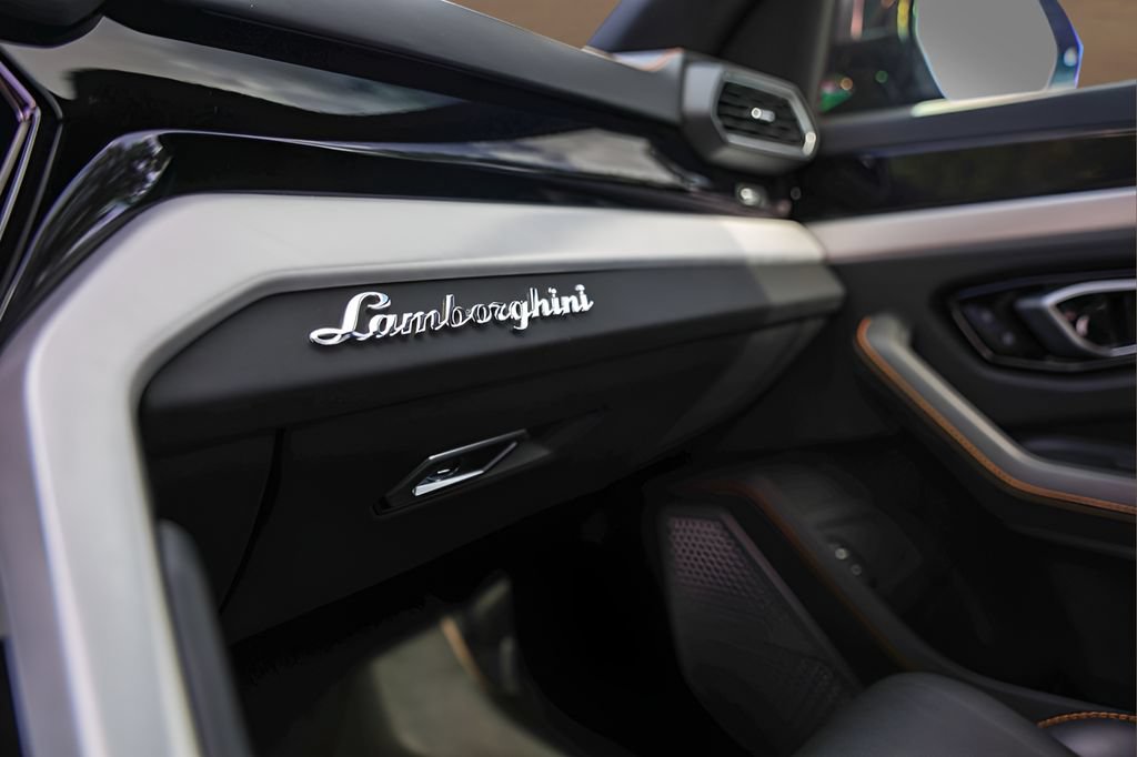 Used 2020 Lamborghini Urus AWD/4WD image 24