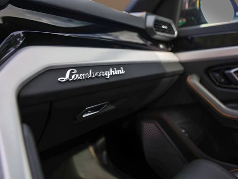 Used 2020 Lamborghini Urus AWD/4WD image 24