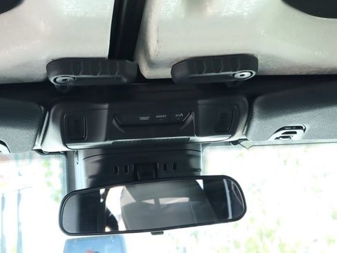 Used 2025 Jeep Gladiator Rubicon w/ Convenience Group AWD/4WD image 31