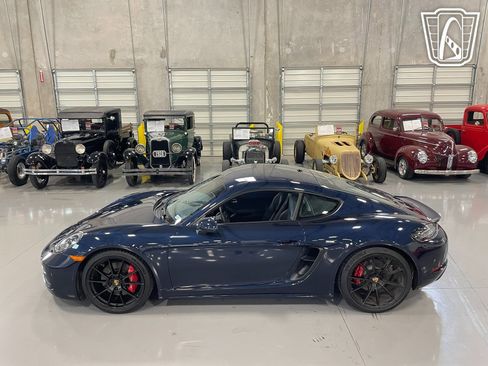 Used 2021 Porsche 718 Cayman GT4 image 8