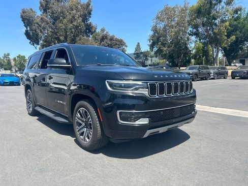 Used 2023 Jeep Wagoneer L Series II AWD/4WD image 2