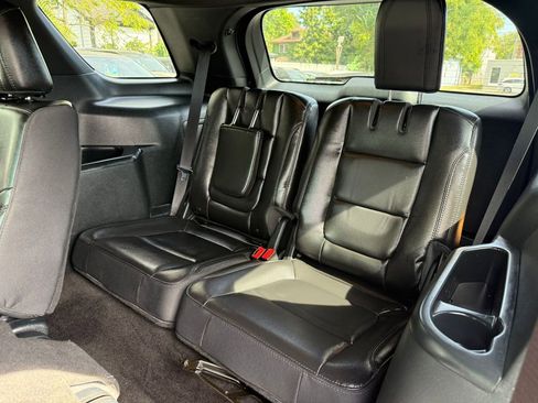 Used 2018 Ford Explorer XLT w/ Equipment Group 202A image 21