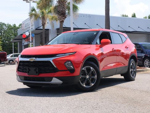 Used 2025 Chevrolet Blazer LT AWD/4WD image 1