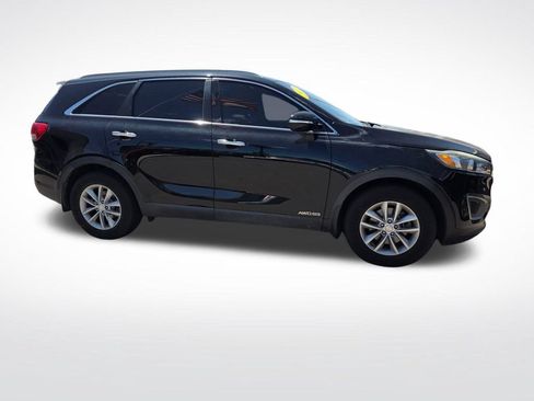 Used 2017 Kia Sorento AWD w/ LX V6 Convenience Package image 4