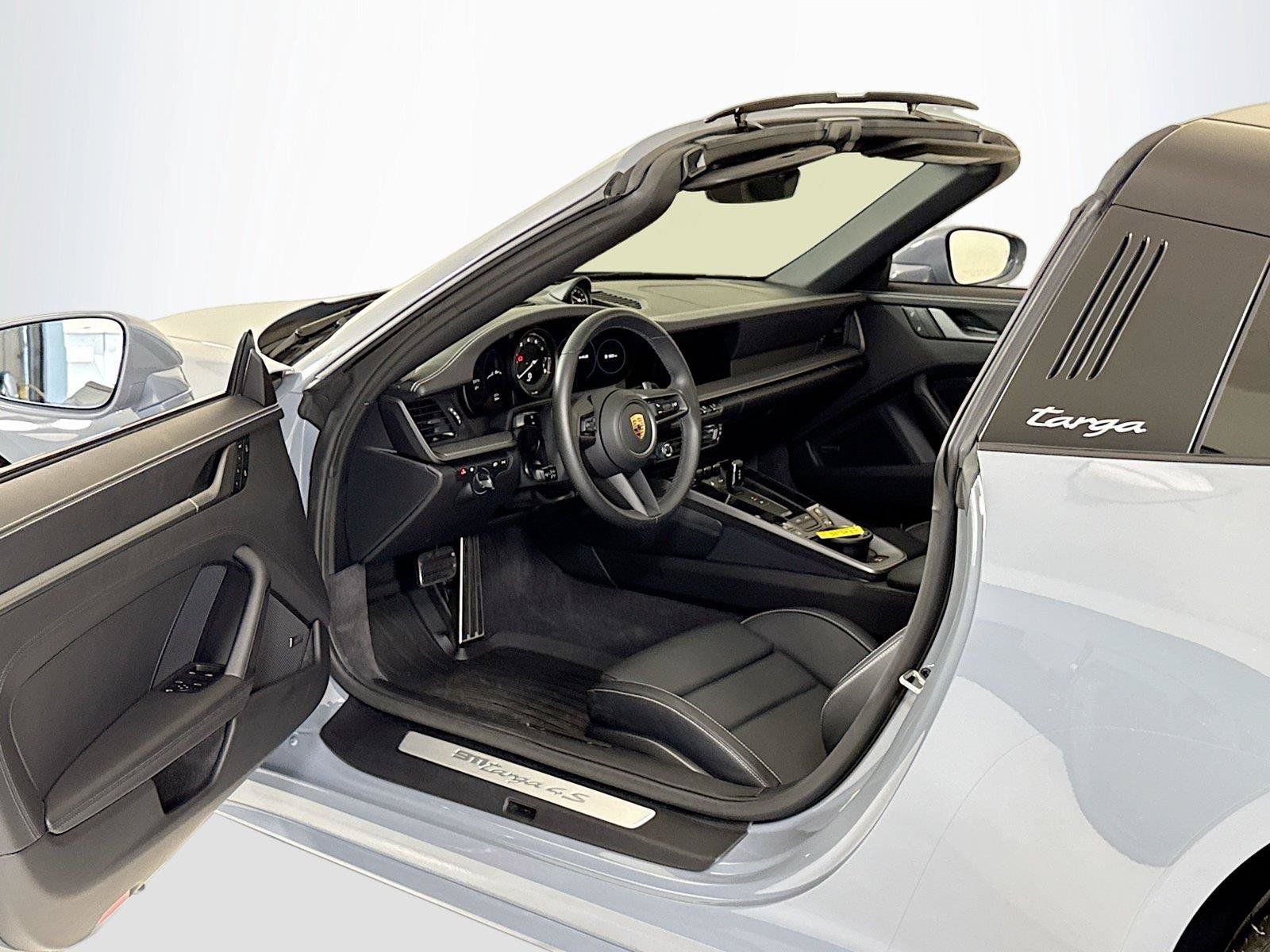 Used 2024 Porsche 911 AWD/4WD image 12