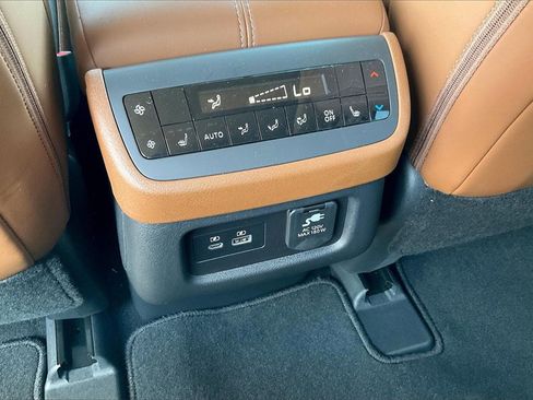 Used 2024 Nissan Pathfinder Platinum w/ Cargo Package image 34