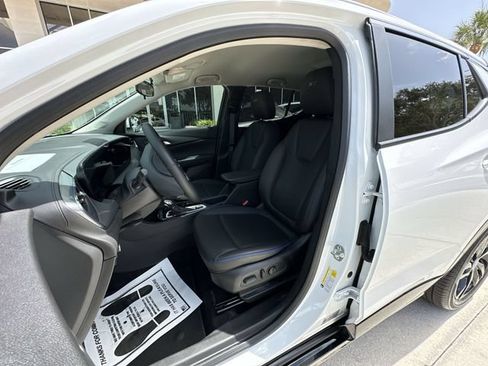 Certified 2025 Buick Encore GX Sport Touring w/ Advanced Technology Package FWD image 19