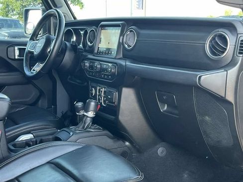 Used 2019 Jeep Wrangler Unlimited Sahara w/ Quick Order Package 24M Moab AWD/4WD image 24