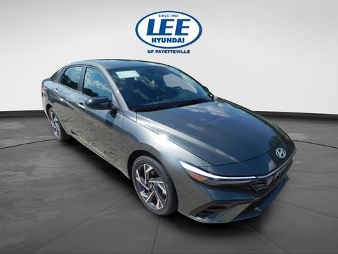 New 2025 Hyundai Elantra SEL FWD image 1