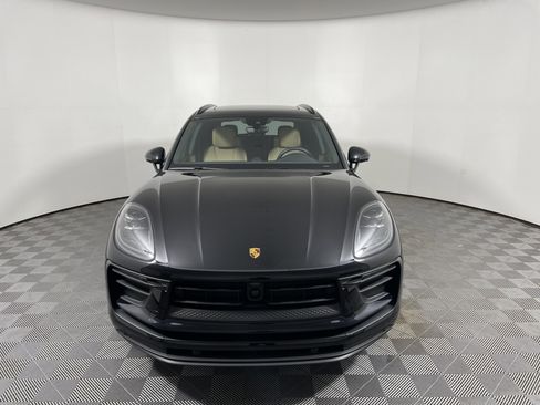 Used 2025 Porsche Macan image 10