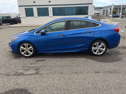 Used 2017 Chevrolet Cruze Premier FWD image 7