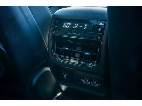 Used 2024 Jeep Grand Cherokee L Limited w/ Luxury Tech Group II image 23