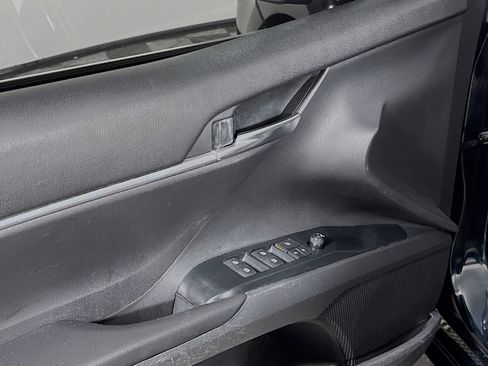 Used 2018 Toyota Camry LE FWD image 17