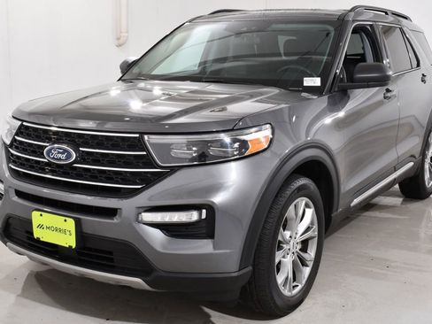 Used 2022 Ford Explorer XLT w/ Equipment Group 202A AWD/4WD image 2