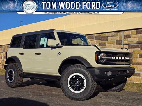 New 2026 Ford Bronco Outer Banks w/ Sasquatch Package image 1