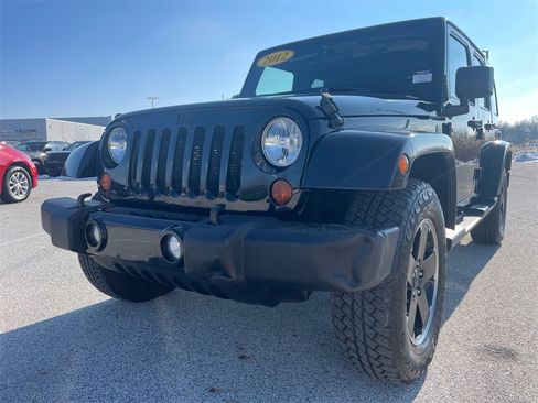 Used 2012 Jeep Wrangler Unlimited Sahara image 40
