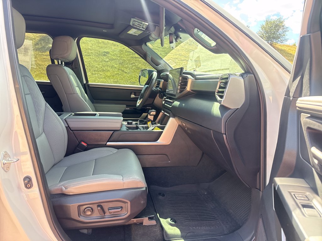 Used 2025 Toyota Tundra Limited AWD/4WD image 28