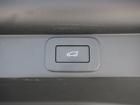 Used 2024 Land Rover Range Rover Long Wheelbase Autobiography image 26