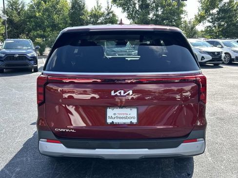 Used 2025 Kia Carnival FWD image 5