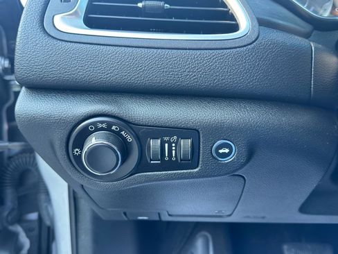 Used 2017 Chrysler 200 Limited w/ Driver Assist Package FWD image 16