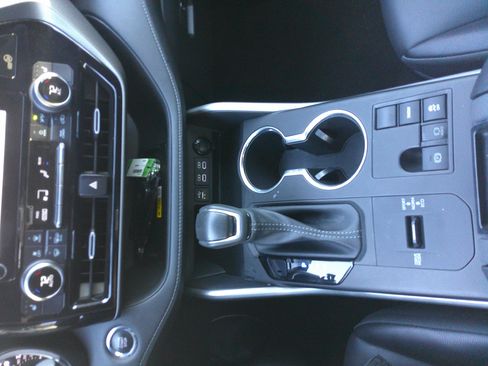 Used 2023 Toyota Highlander XLE image 26