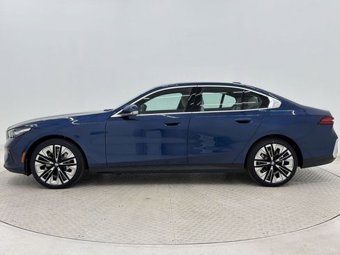 New 2026 BMW 530i RWD image 2