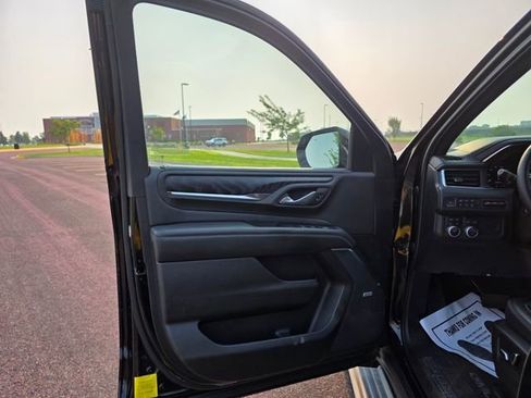 Used 2022 GMC Yukon XL Denali image 4