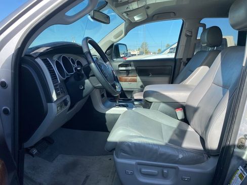 Used 2010 Toyota Tundra Limited AWD/4WD image 7