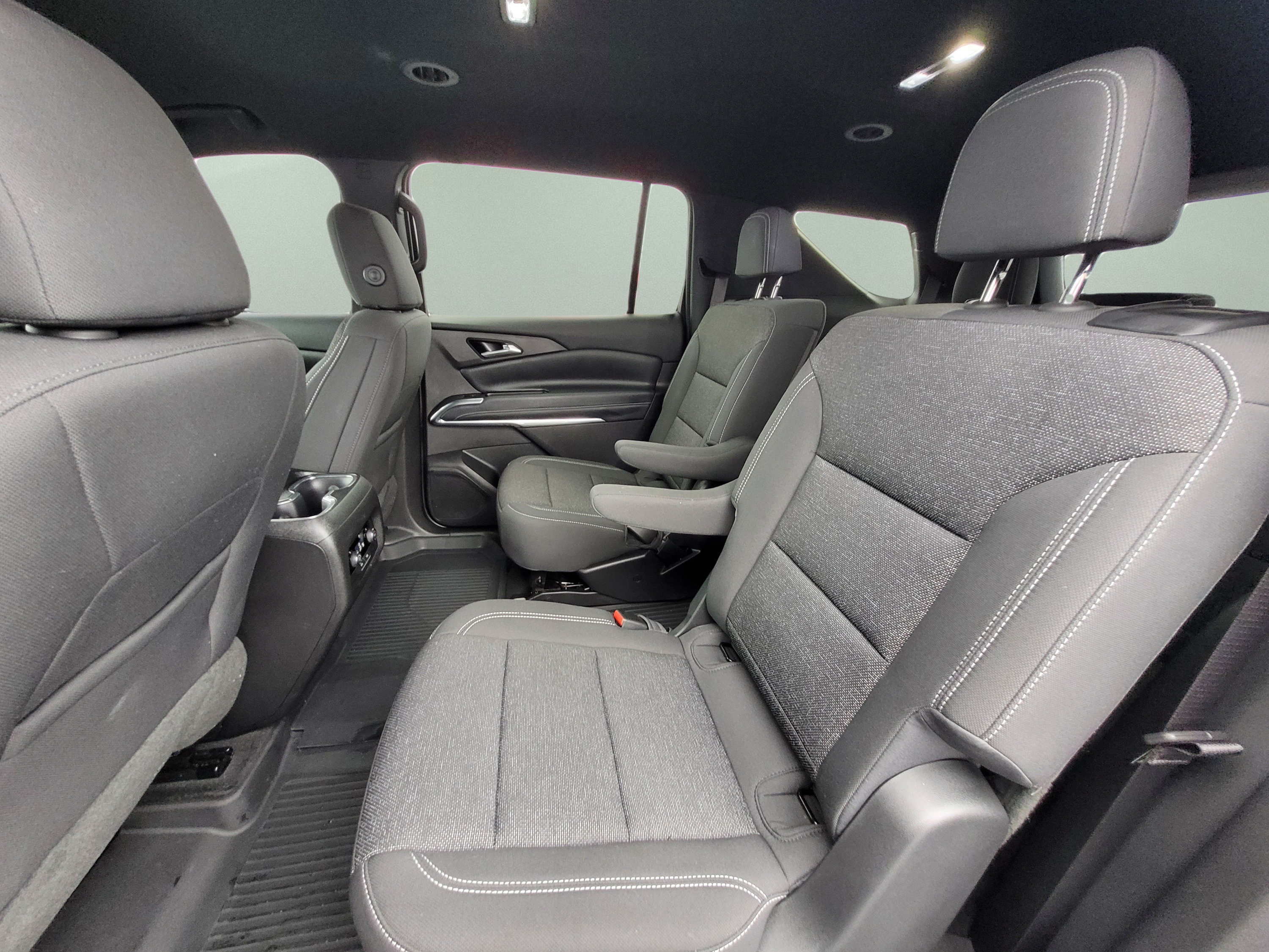 Used 2025 Chevrolet Traverse LT w/ Driver Confidence Package FWD image 18