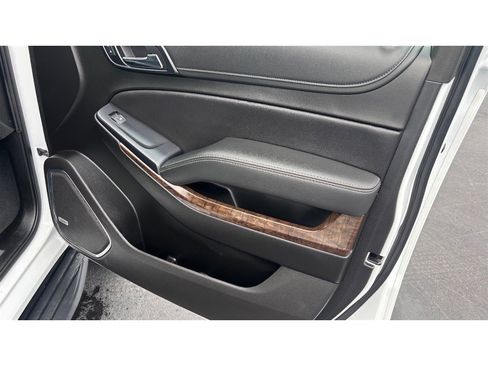 Used 2019 Chevrolet Suburban LT image 21