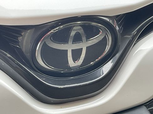 Used 2018 Toyota Camry LE FWD image 6