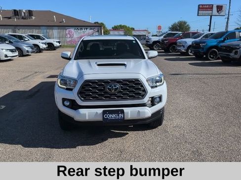 Used 2020 Toyota Tacoma TRD Sport w/ TRD Premium Sport Package AWD/4WD image 15